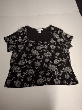 Dressbarn Black Floral Scoop Neck Top Sparkly Fabric